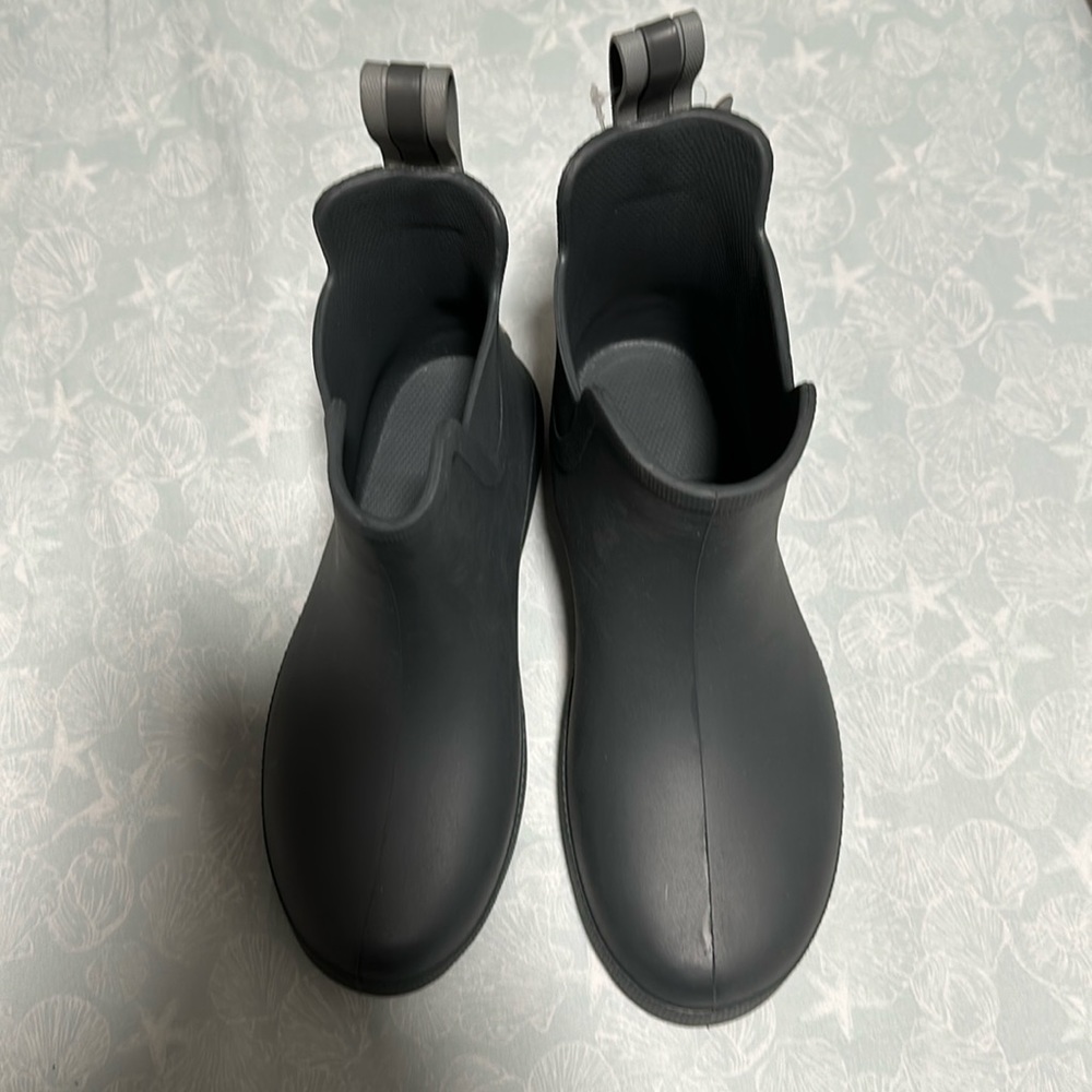 Brand new totes boots